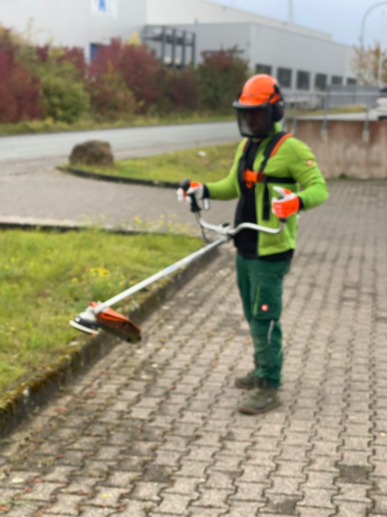 Moderne Ausrüstung erleichtert die regelmäßige Grünpflege